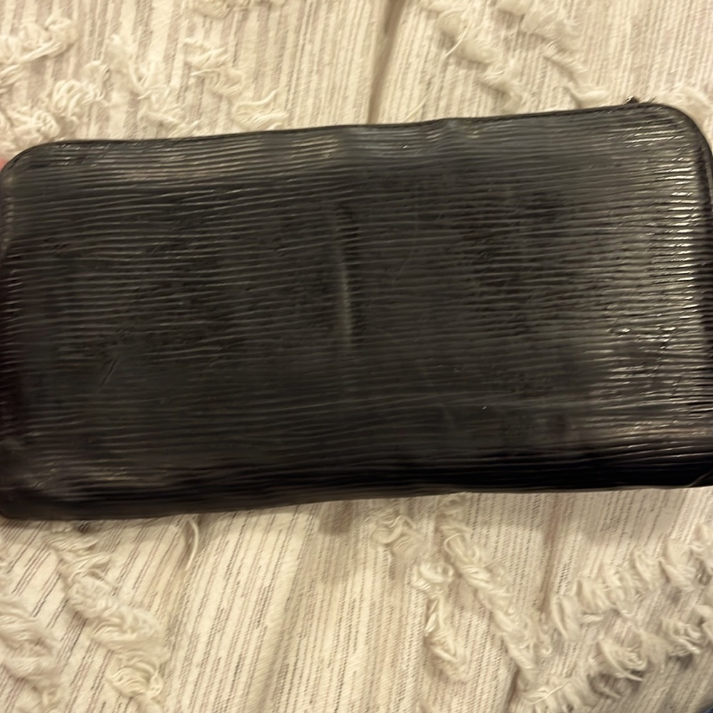 Authentic Louis Vuitton black Epi zipper wallet
